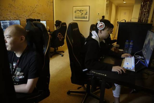 Linfeng 的整体BP被曝光！ Scout 阿卡丽龙穿梭 JD Gaming 3-2OMG