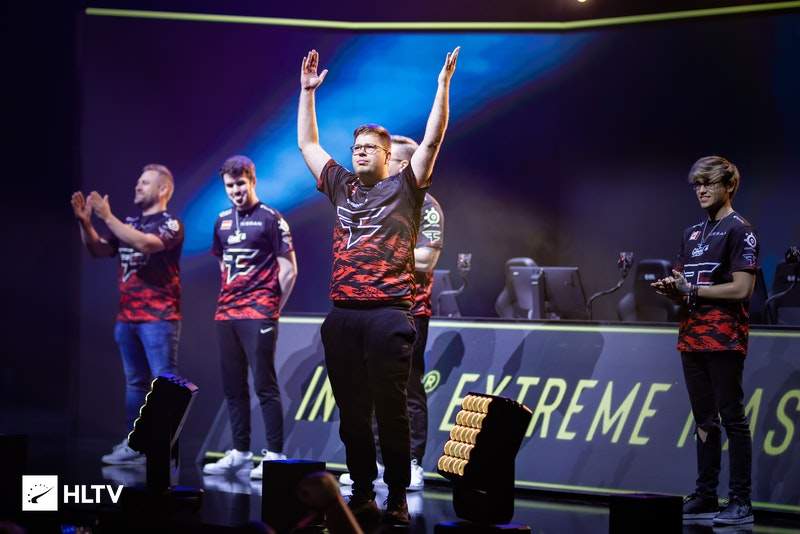 JDG战胜BLG，排名升至积分榜第一