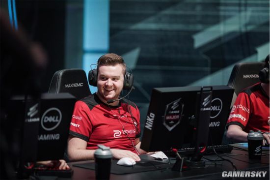 Legacy 和 B8 距离晋级 2025 年 StarLadder 布达佩斯 Major 第二阶段只有一步之遥