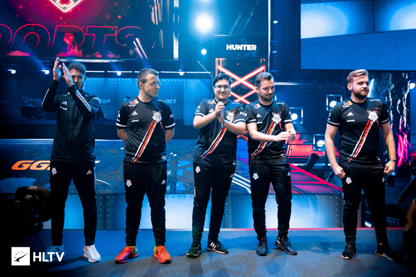 英雄联盟UZI退役，国外LOL圈纷纷祝福